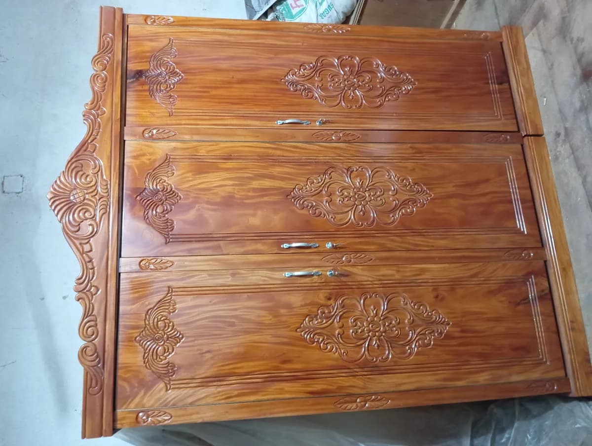 ৩-পাল্লার আলমারি