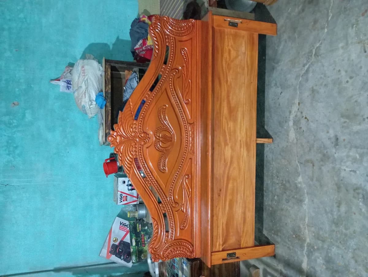 ভিক্টোরিয়ান ডিজাইনের খাট বা ফুল খাট