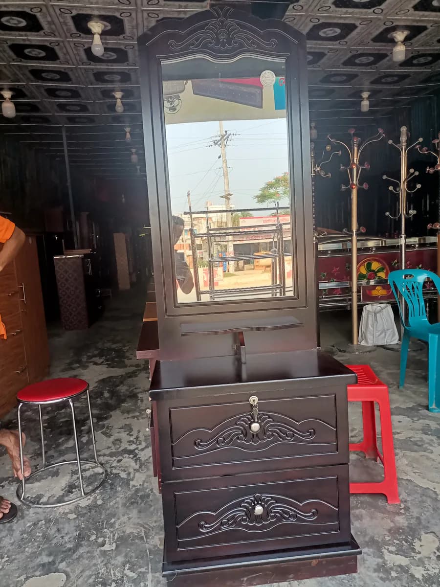 ড্রেসিং টেবিল