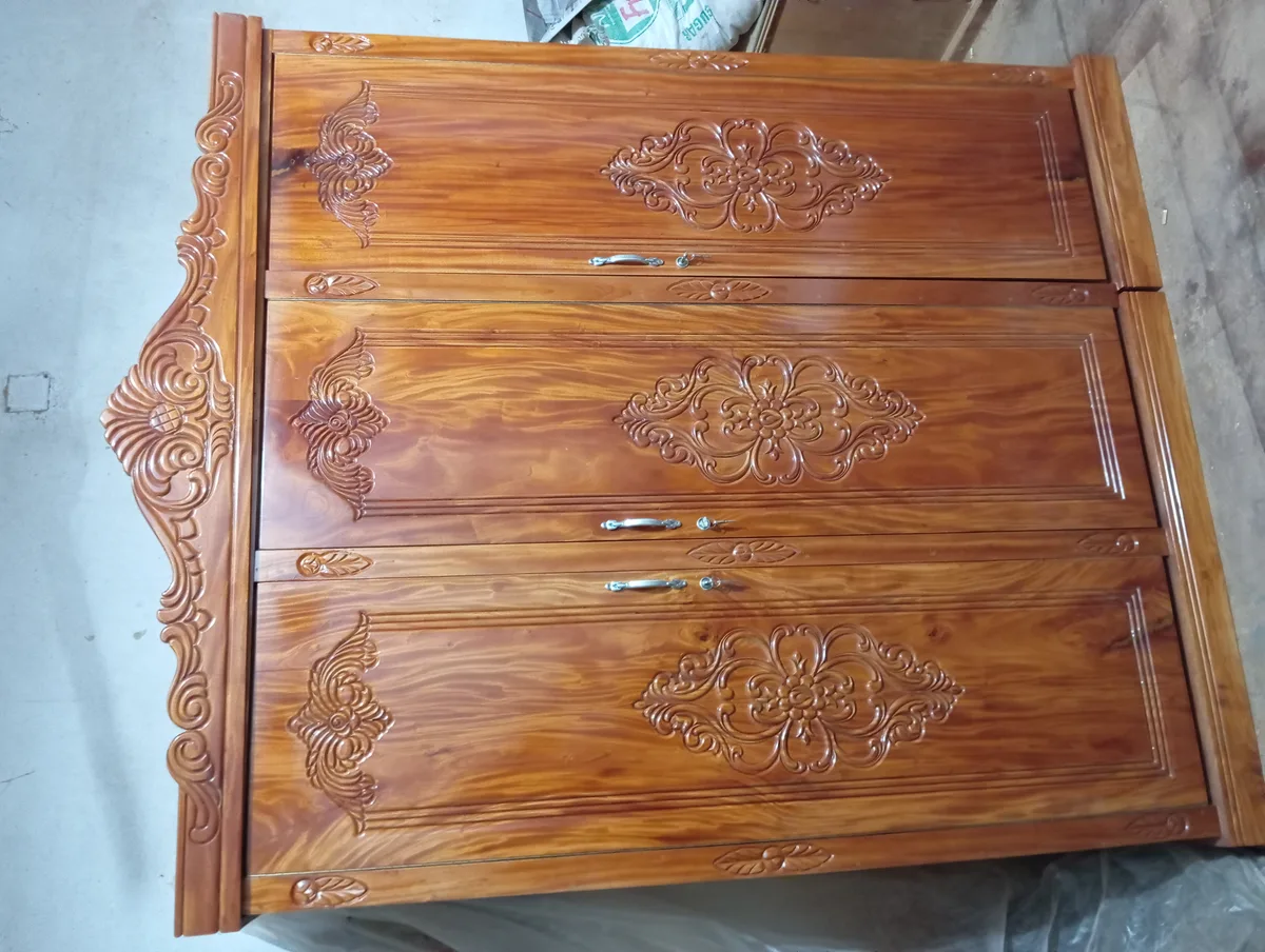 ৩-পাল্লার আলমারি