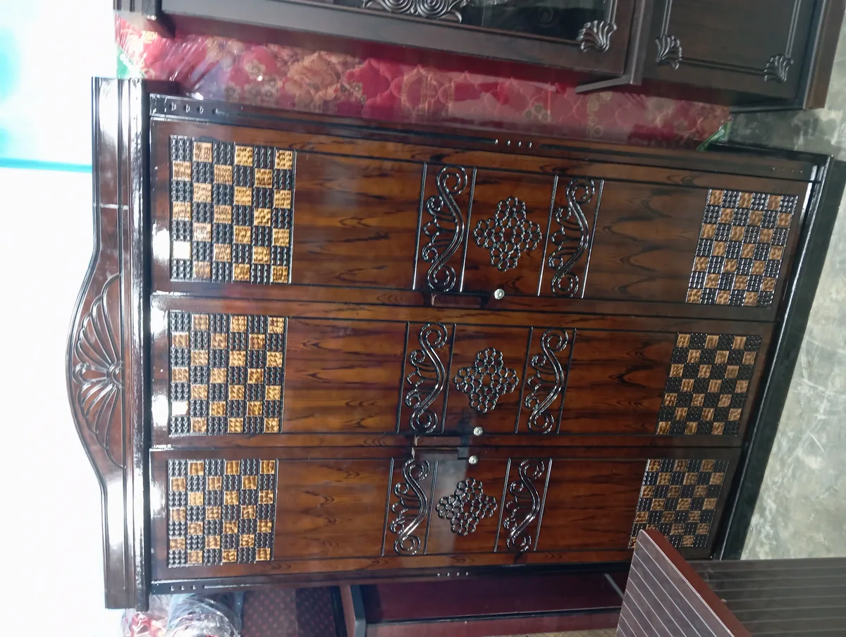 ৩-পাল্লার আলমারি